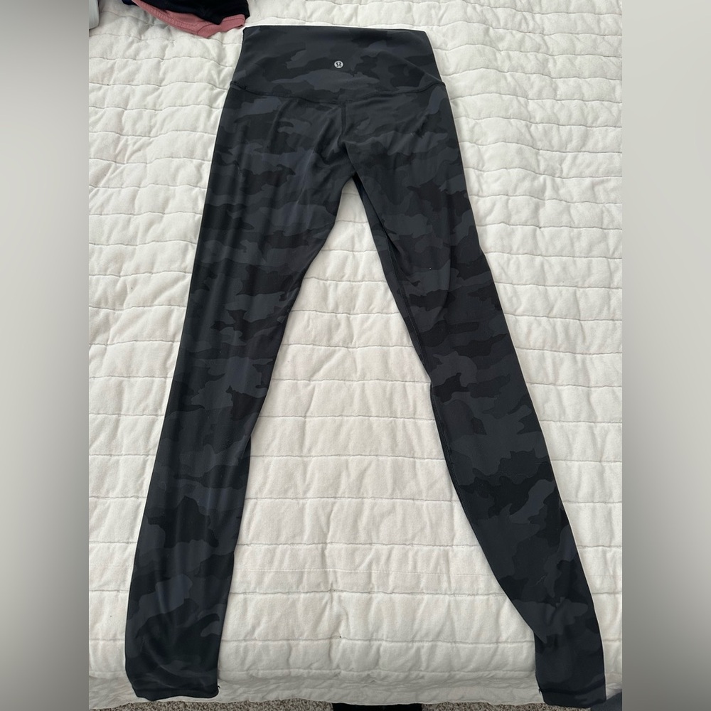 Lululemon black camo aligns